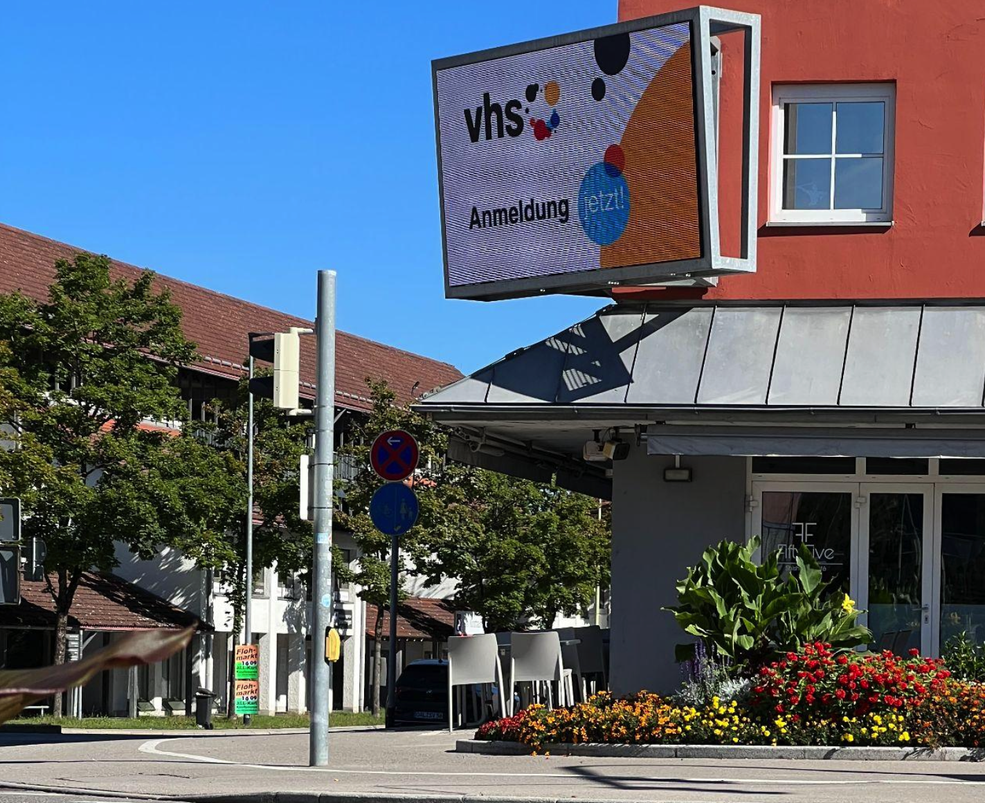 Der AllgäuScreen an der Spittelmühlkreuzung in Kaufbeuren
